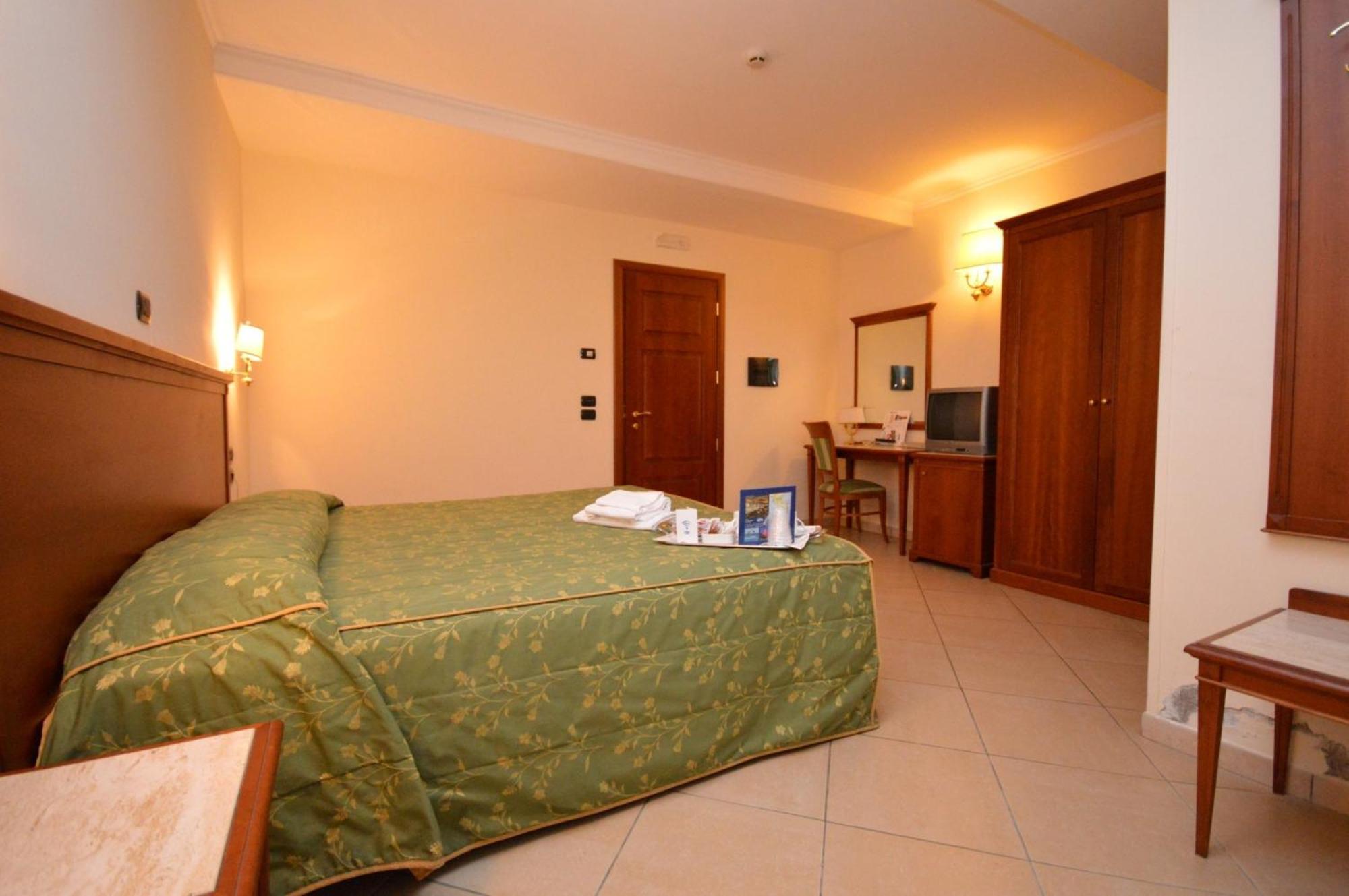 Hotel Residence Il Gabbiano Cirò Marina Zimmer foto